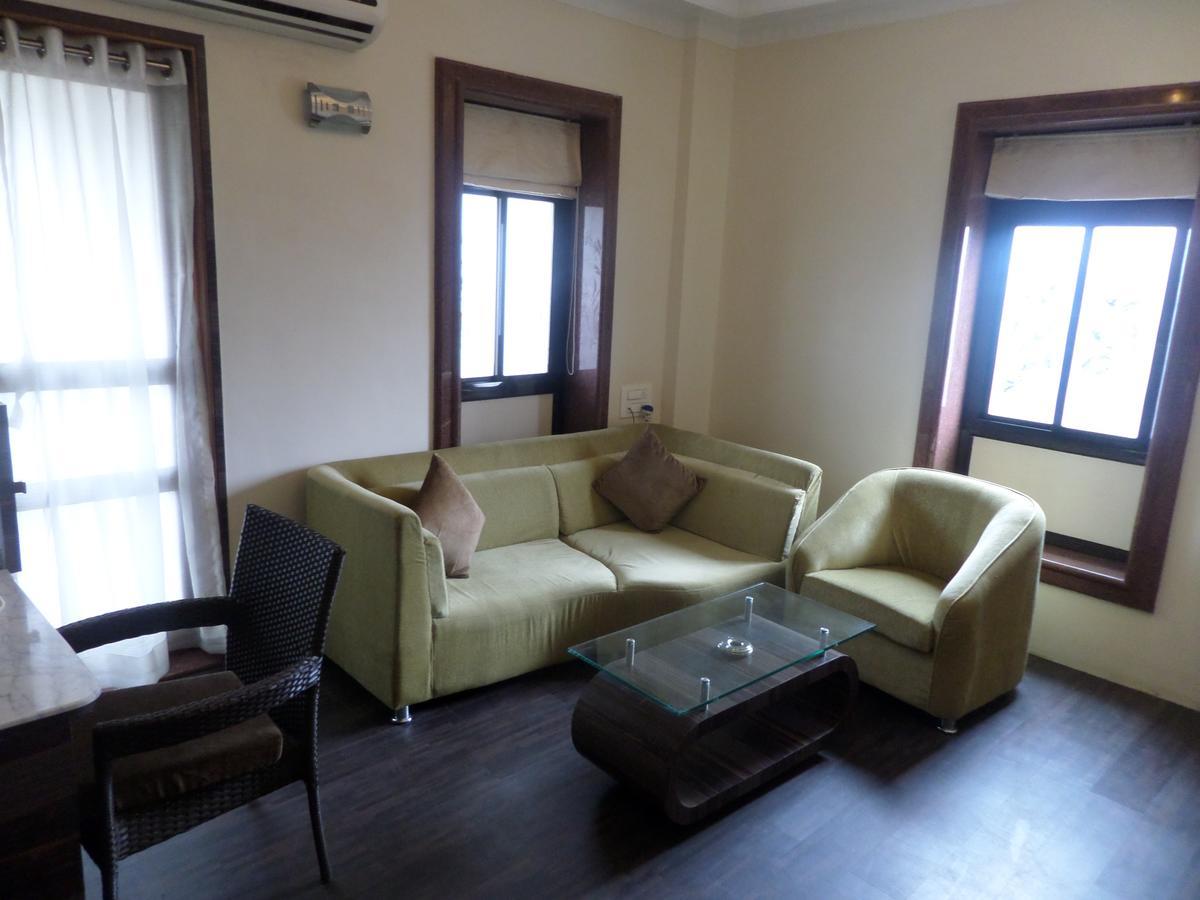 Hotel Raj Palace Ahmednagar Ngoại thất bức ảnh