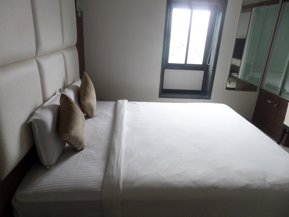 Hotel Raj Palace Ahmednagar Ngoại thất bức ảnh