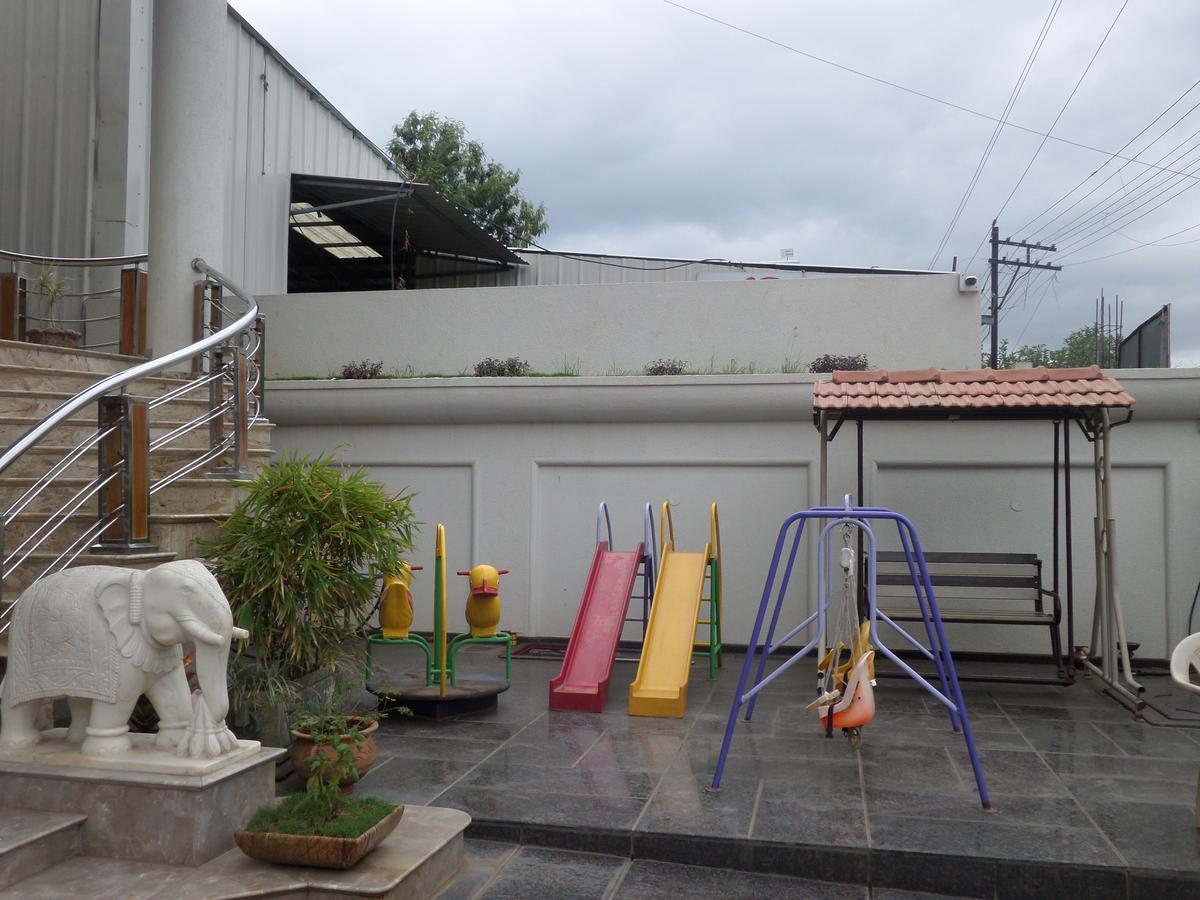 Hotel Raj Palace Ahmednagar Ngoại thất bức ảnh