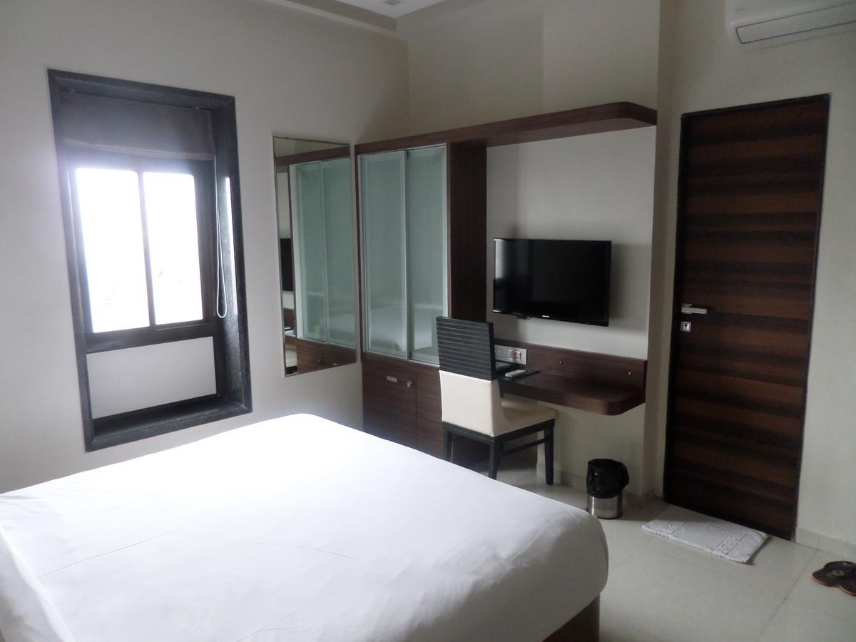 Hotel Raj Palace Ahmednagar Ngoại thất bức ảnh
