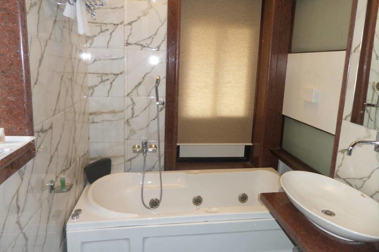 Hotel Raj Palace Ahmednagar Ngoại thất bức ảnh