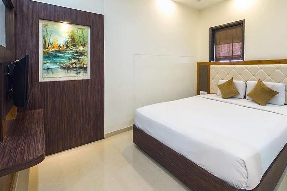 Hotel Raj Palace Ahmednagar Ngoại thất bức ảnh