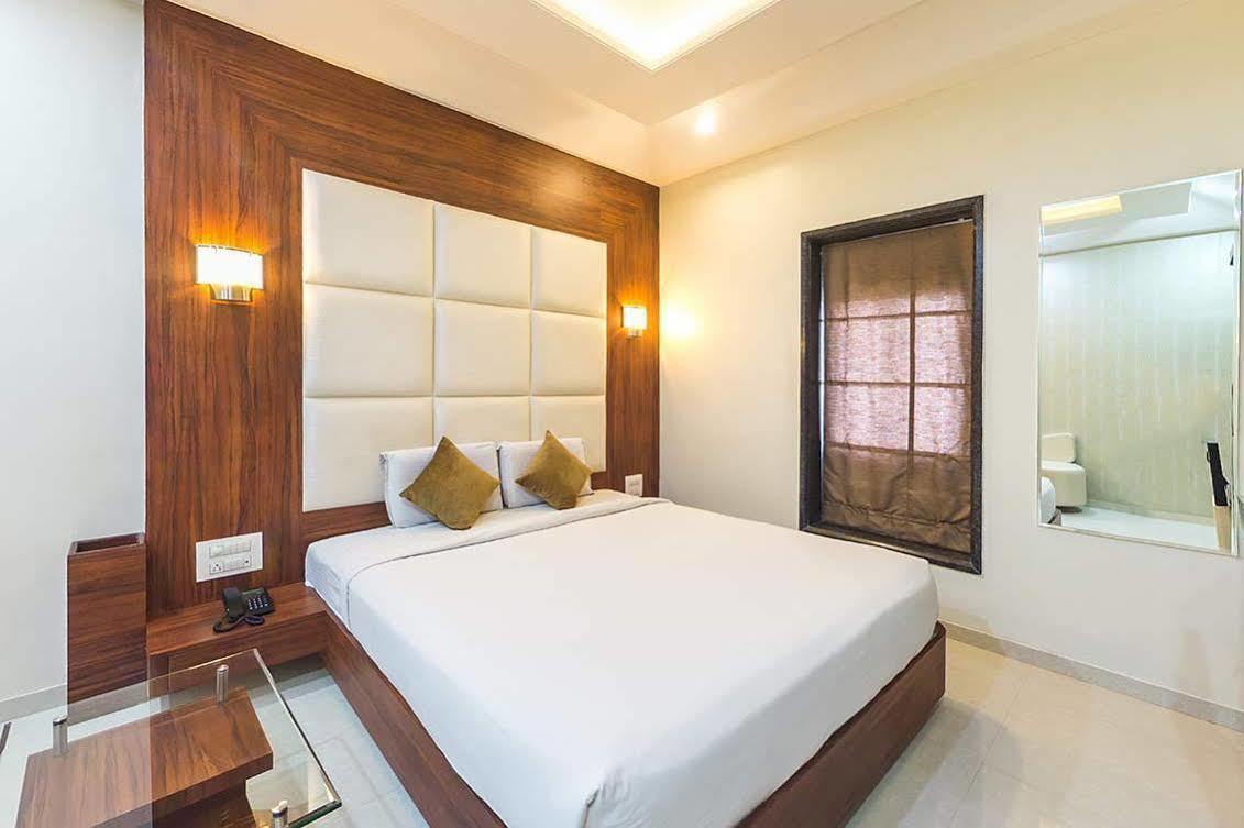 Hotel Raj Palace Ahmednagar Ngoại thất bức ảnh